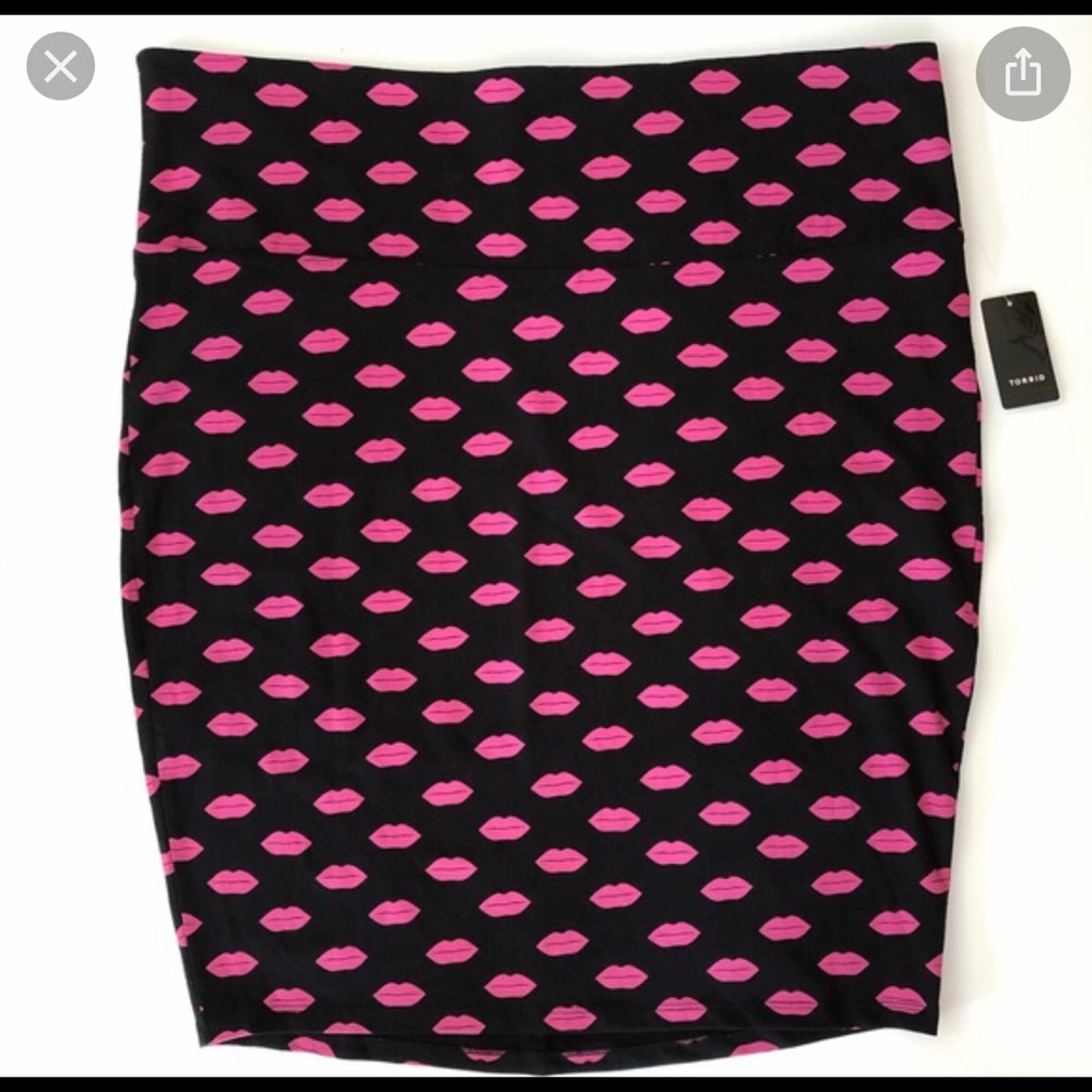 Torrid lip print scuba skirt